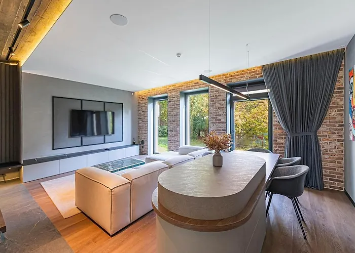 Design 2 Bd With Hot Tube By Domvia