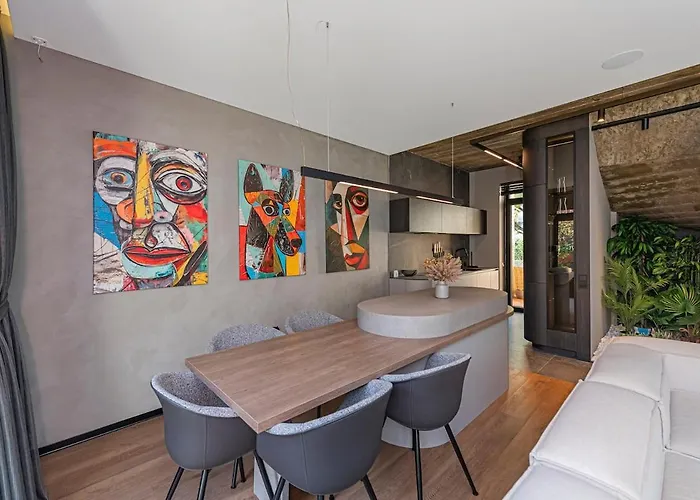 Design 2 Bd With Hot Tube By Domvia Apartmán