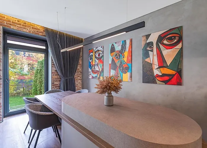 Design 2 Bd With Hot Tube By Domvia *