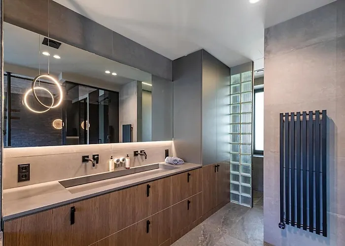 Design 2 Bd With Hot Tube By Domvia