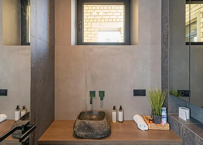 Design 2 Bd With Hot Tube By Domvia Apartmán